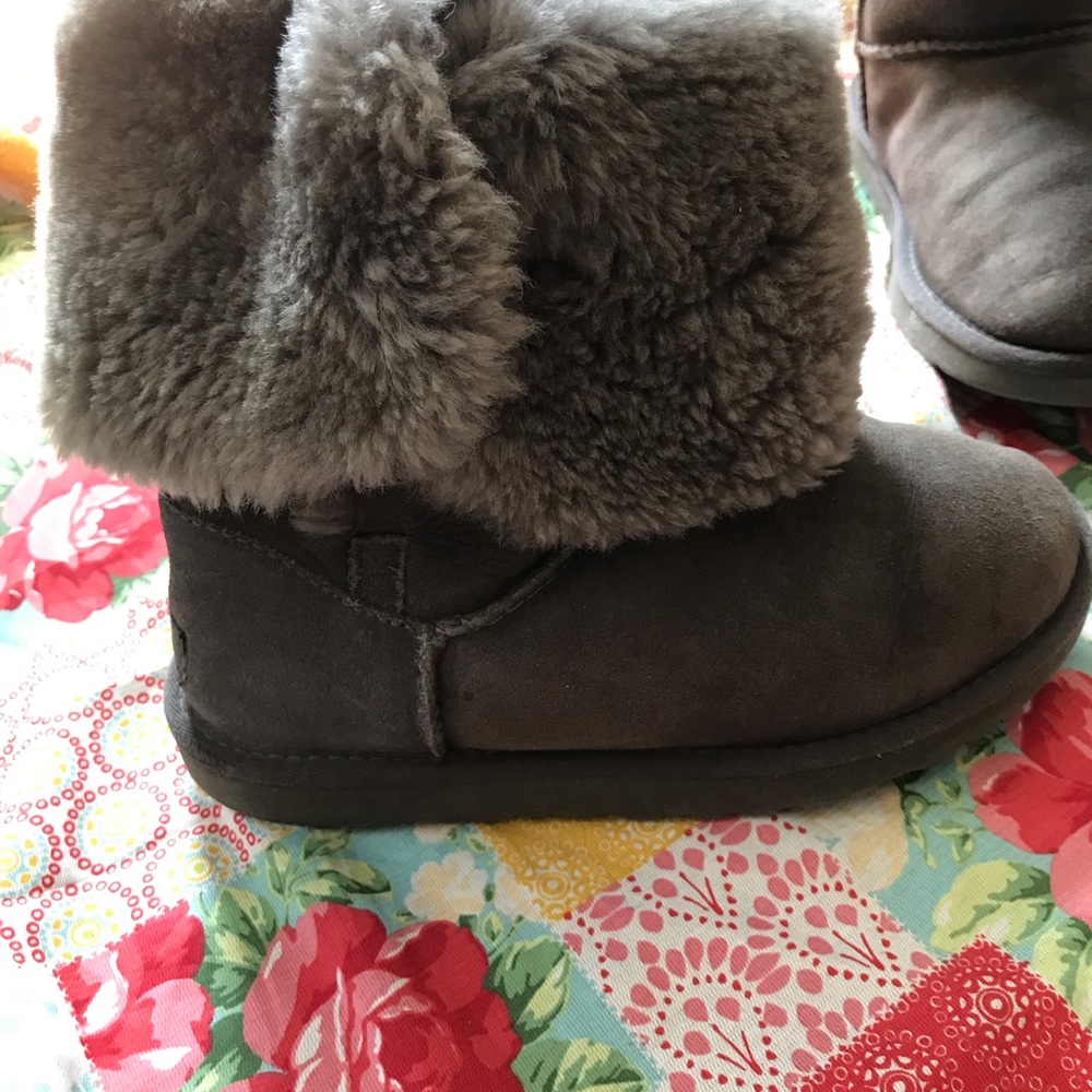 UGG Bailey Button Triplet II - Picture 7 of 8